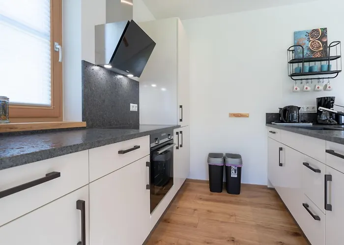 In Near Lifts 木屋 *