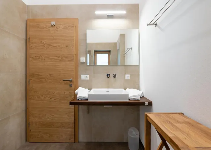 In Near Lifts 木屋