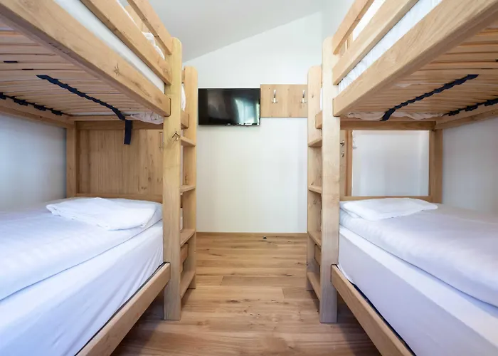 In Near Lifts 木屋